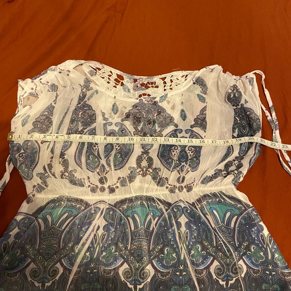 Woman’s large top from Dots - Picture 6 of 7